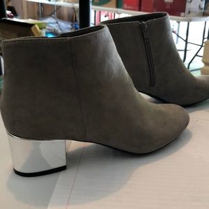 Arizona Jeans memory foam gray suede ankle boots with silver heel